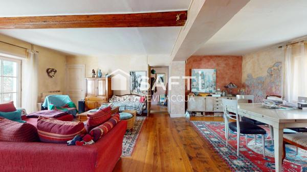 MAISON DE VILLAGE SUR 3 NIVEAUX BEAUCOUP DE CACHET