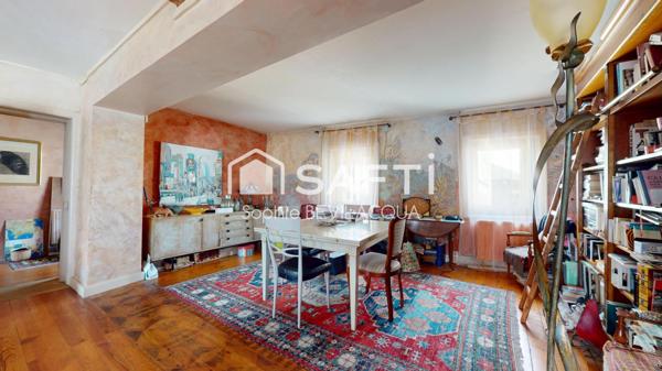 MAISON DE VILLAGE SUR 3 NIVEAUX BEAUCOUP DE CACHET