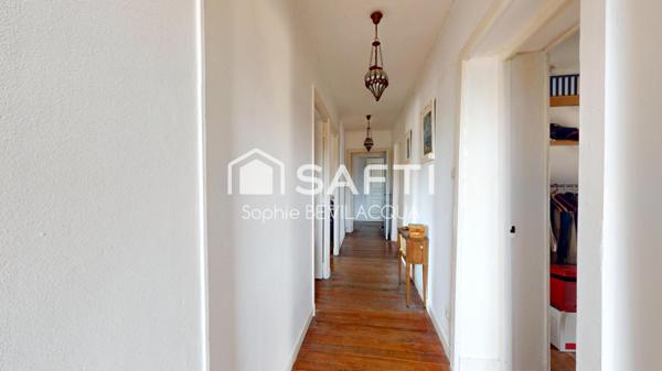 MAISON DE VILLAGE SUR 3 NIVEAUX BEAUCOUP DE CACHET