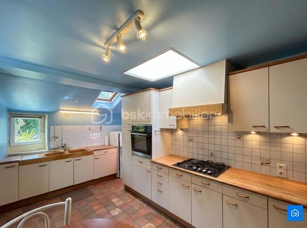 BSK IMMOBILIER vous présente cette Maison d'exception en plein coeur de LAVAL à 5 minutes à pied de la Gare ! 

Ce bien allie l'élégance de l'ancien et le design d'une extension haut de gamme.

- Au RDC : un vaste Hall d'Accueil, un Salon avec moulures et soubassements, une Salle à Manger et une Cuisine lumineuse prête à l'emploi.

- Au premier étage : 4 Chambres, une vaste Salle de Bain complète (baignoire et douche) et un WC.

- Au deuxième étage : 2 Chambres, un espace Bureau idéal pour le télétravail, une vaste pièce supplémentaire traversante/lumineuse et un WC.

- Un niveau supérieur sous combles : un bel espace avec un point d'eau privatif à configurer selon vos projets.

Vous disposerez également d'un jardin paysager sans vis-à-vis avec terrasse plein ouest, d'une annexe et d'un sous-sol.

- Menuiseries PVC / BOIS Double Vitrage 
- Chauffage au fioul par radiateurs
- Toiture en Ardoise

Le tout sur une parcelle d'environ 306 m².

N'hésitez pas à me contacter pour plus d'informations ou pour organiser une visite !