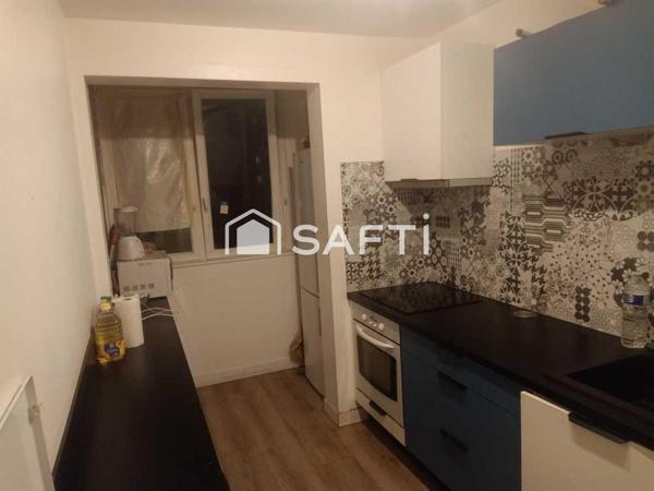 appartement avec belle surface , 3 CHAMBRES , clair et au calme .