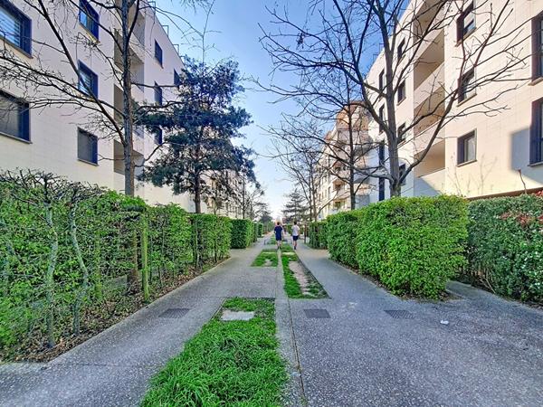 Orléans - Appartement T3 avec ascenseur, balcon et parking