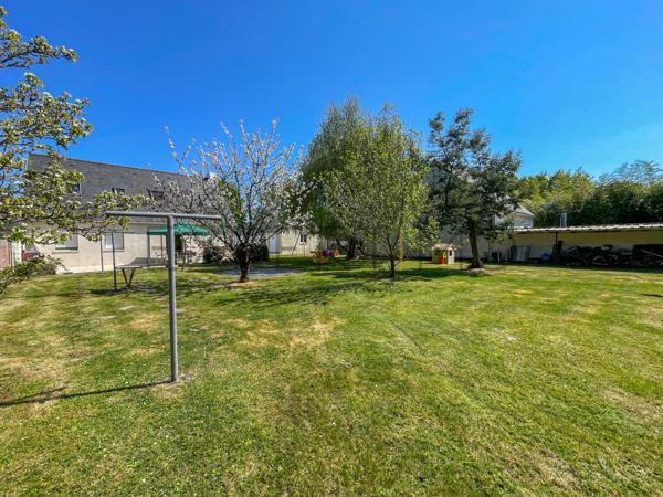 Saint-Lyphard (44410) Maison de 146 m² sur un terrain de 1382 m² avec diverses dépendances .