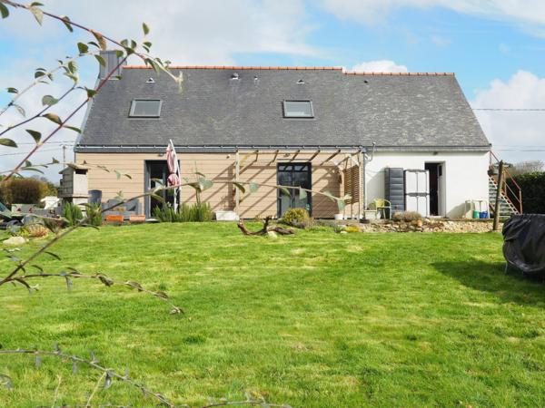 Agréable contemporaine 4 chambres sur terrain 1 415 m²