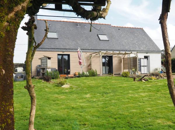 Agréable contemporaine 4 chambres sur terrain 1 415 m²