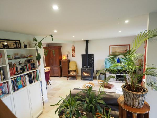 Agréable contemporaine 4 chambres sur terrain 1 415 m²