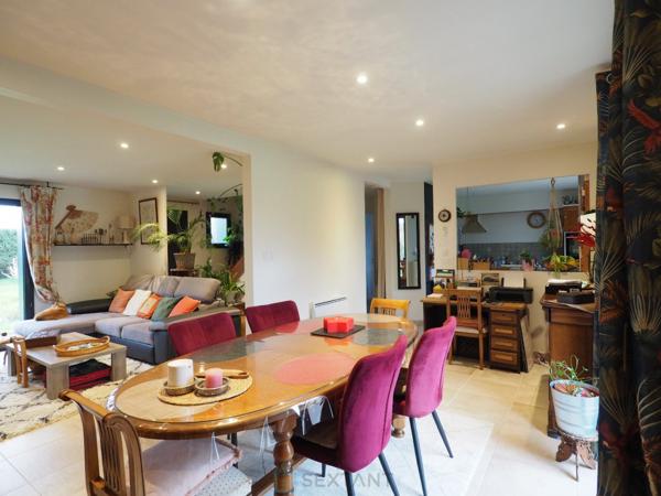 Agréable contemporaine 4 chambres sur terrain 1 415 m²