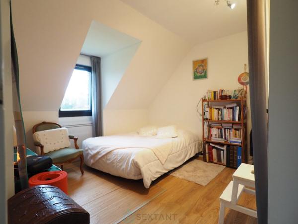 Agréable contemporaine 4 chambres sur terrain 1 415 m²