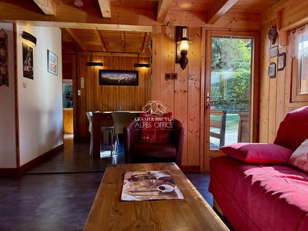 Chamonix-Mont-Blanc – Chalet 3 pièces, 2 chambres – 61 m² – Terrain de 1140 m² – Terrasse, caves et grenier