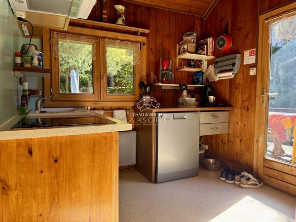 Chamonix-Mont-Blanc – Chalet 3 pièces, 2 chambres – 61 m² – Terrain de 1140 m² – Terrasse, caves et grenier