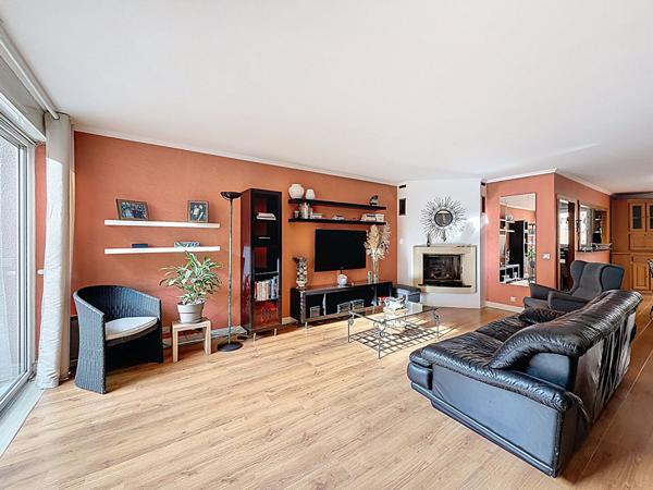 Maison de ville à Meaux dans le centre vllle - 3 chambres -120 m2 - 5 minutes à pieds de la gare - quartier du marché - 3 terrasses - cellier et garage fermé