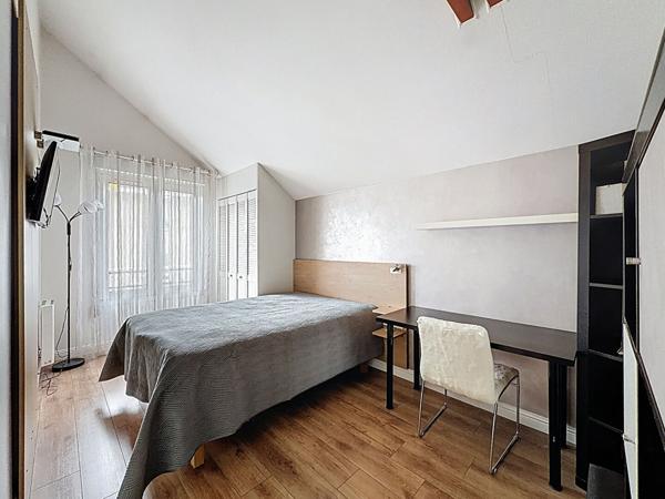 Maison de ville à Meaux dans le centre vllle - 3 chambres -120 m2 - 5 minutes à pieds de la gare - quartier du marché - 3 terrasses - cellier et garage fermé