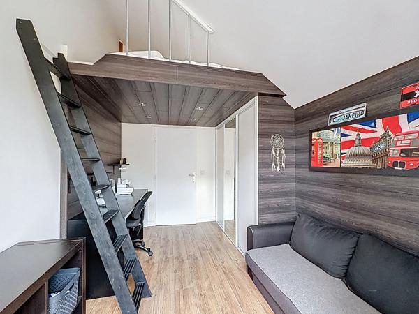 Maison de ville à Meaux dans le centre vllle - 3 chambres -120 m2 - 5 minutes à pieds de la gare - quartier du marché - 3 terrasses - cellier et garage fermé