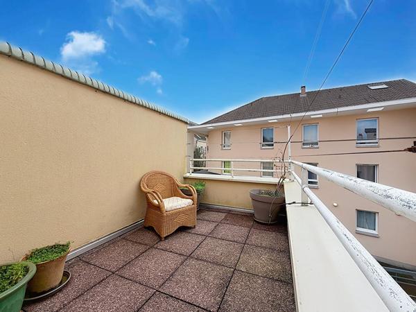 Maison de ville à Meaux dans le centre vllle - 3 chambres -120 m2 - 5 minutes à pieds de la gare - quartier du marché - 3 terrasses - cellier et garage fermé