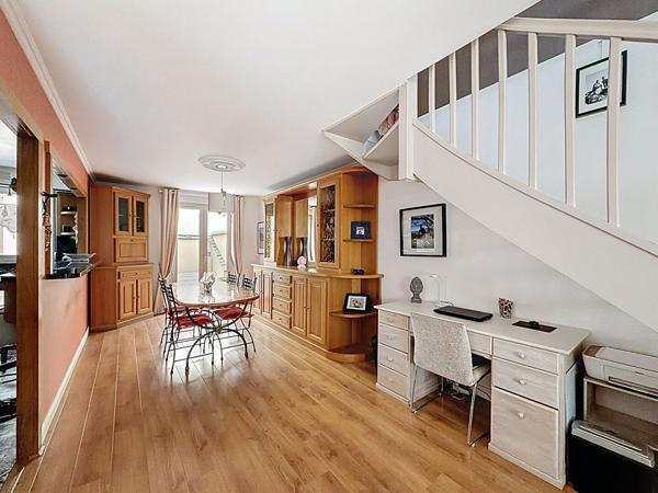 Maison de ville à Meaux dans le centre vllle - 3 chambres -120 m2 - 5 minutes à pieds de la gare - quartier du marché - 3 terrasses - cellier et garage fermé