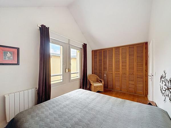 Maison de ville à Meaux dans le centre vllle - 3 chambres -120 m2 - 5 minutes à pieds de la gare - quartier du marché - 3 terrasses - cellier et garage fermé