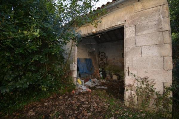 Maison à vendre 6 pièces HIERSAC (16) Rénovation à prévoir