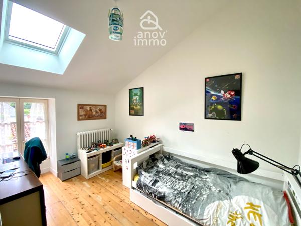 Maison
                                                                                                                                                                                                                                                                                                                        6 pièce(s)                                                                                                                                                                                                          3 chambre(s)                                                                                                                                                                                                          115  m²
