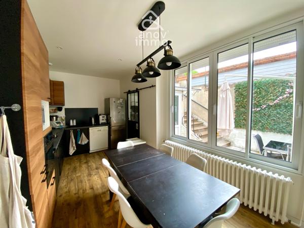 Maison
                                                                                                                                                                                                                                                                                                                        6 pièce(s)                                                                                                                                                                                                          3 chambre(s)                                                                                                                                                                                                          115  m²