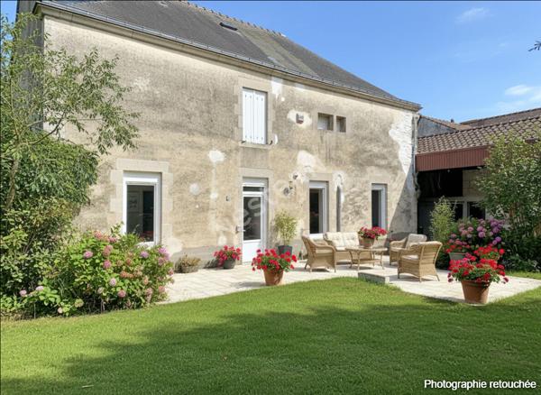 Maison en pierre sur le bourg de Sévrémoine