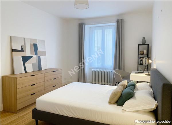 Maison en pierre sur le bourg de Sévrémoine