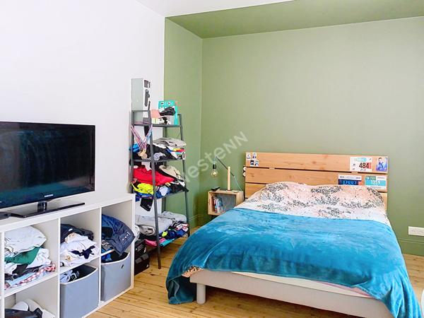 Maison en pierre sur le bourg de Sévrémoine