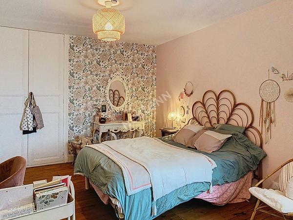 Maison en pierre sur le bourg de Sévrémoine