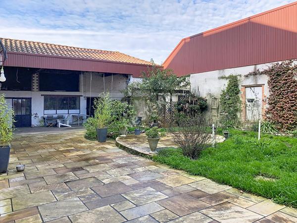 Maison en pierre sur le bourg de Sévrémoine