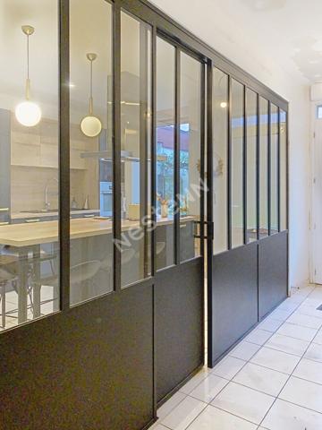 Maison en pierre sur le bourg de Sévrémoine