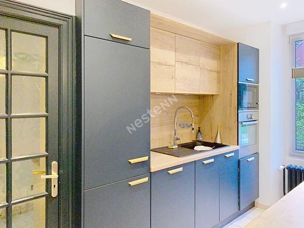 Maison en pierre sur le bourg de Sévrémoine