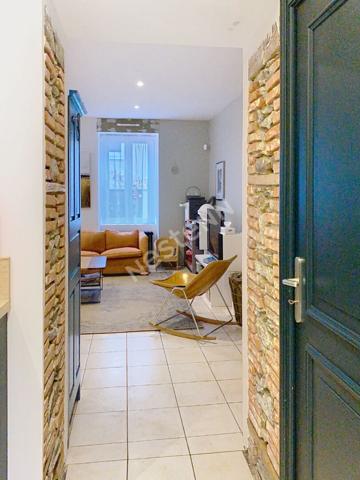 Maison en pierre sur le bourg de Sévrémoine