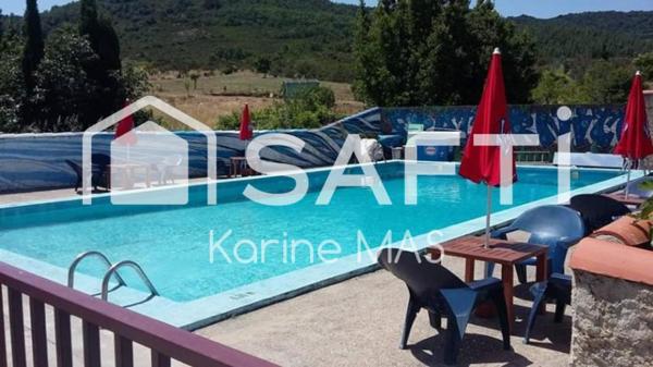 Local commercial avec terrasse et piscine