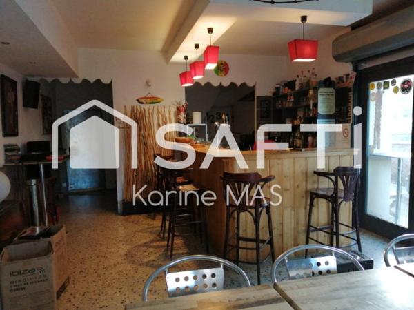 Local commercial avec terrasse et piscine