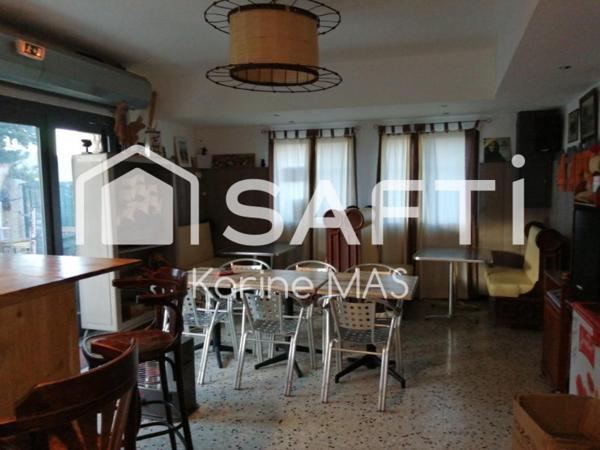 Local commercial avec terrasse et piscine