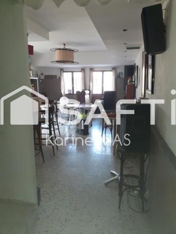 Local commercial avec terrasse et piscine