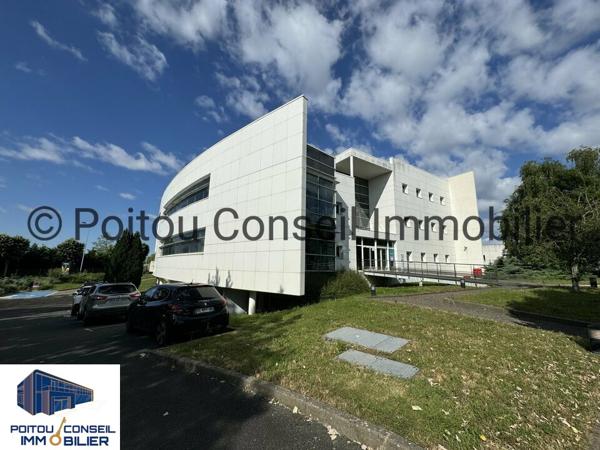 OPPORTUNITE A L’ACHAT BATIMENT TERTIAIRE 3885m2 FACILE D’ACCES AVEC TRES BELLE VISIBILITE