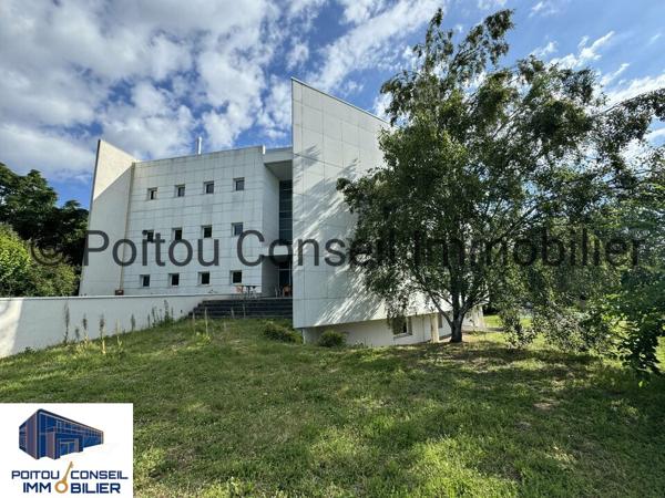 OPPORTUNITE A L’ACHAT BATIMENT TERTIAIRE 3885m2 FACILE D’ACCES AVEC TRES BELLE VISIBILITE
