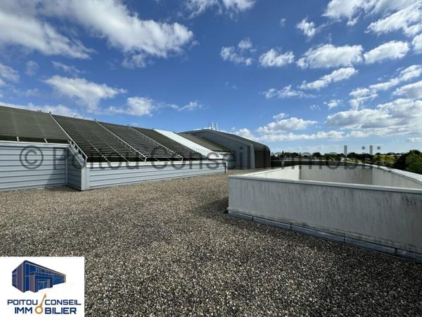 OPPORTUNITE A L’ACHAT BATIMENT TERTIAIRE 3885m2 FACILE D’ACCES AVEC TRES BELLE VISIBILITE