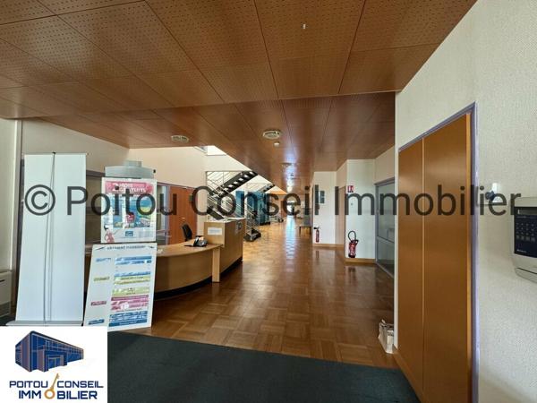 OPPORTUNITE A L’ACHAT BATIMENT TERTIAIRE 3885m2 FACILE D’ACCES AVEC TRES BELLE VISIBILITE