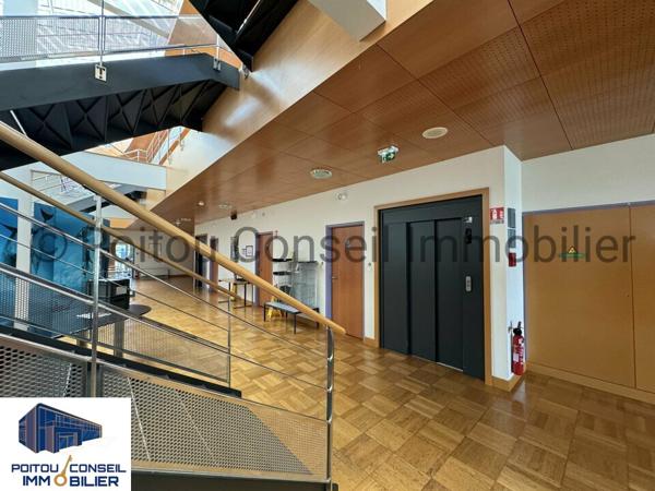 OPPORTUNITE A L’ACHAT BATIMENT TERTIAIRE 3885m2 FACILE D’ACCES AVEC TRES BELLE VISIBILITE