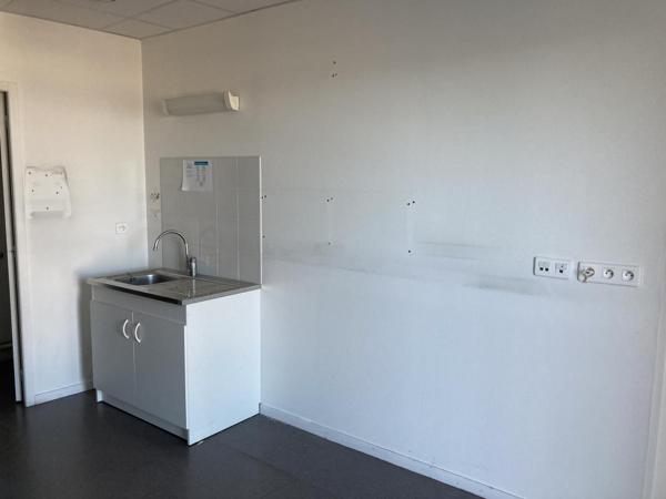 Rue St Cyrice, local commercial