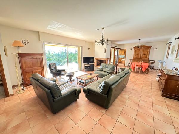 Maison Le Rouret 7 pièce(s) 197 m2