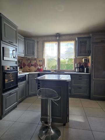 Maison 5 chambres et un bureau centre bourg