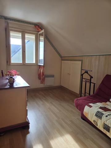 Maison 5 chambres et un bureau centre bourg
