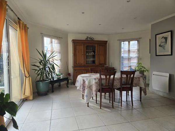 Maison 5 chambres et un bureau centre bourg