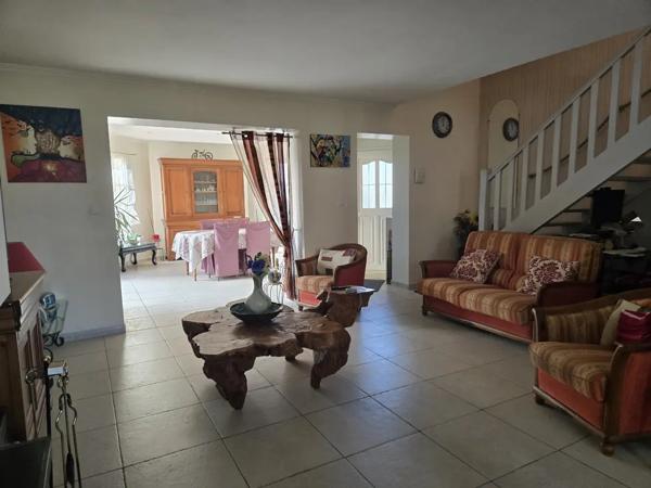 Maison 5 chambres et un bureau centre bourg