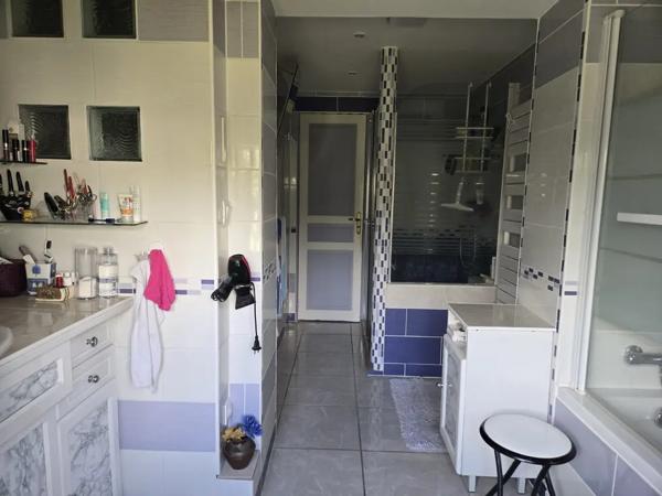 Maison 5 chambres et un bureau centre bourg