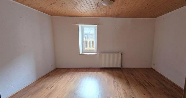 Maison de village en pierre pleine de potentiel