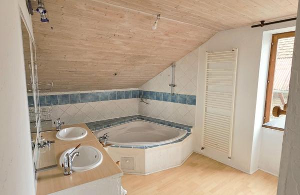 Maison de village en pierre pleine de potentiel