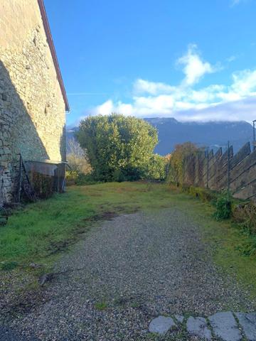 Maison de village en pierre pleine de potentiel